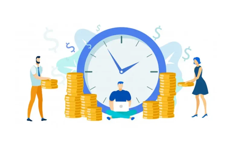 Autónomo ahorrando monedas y reloj de fondo